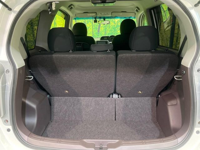 ���i�̂���������ʋ΁A���}���ɏ\���ȉ׎��X�y�[�X���m�ۂ��Ă���܂��B�Z�J���h�V�[�g��|���ƁA�傫�ȉו��̐ύڂ��\�ł���