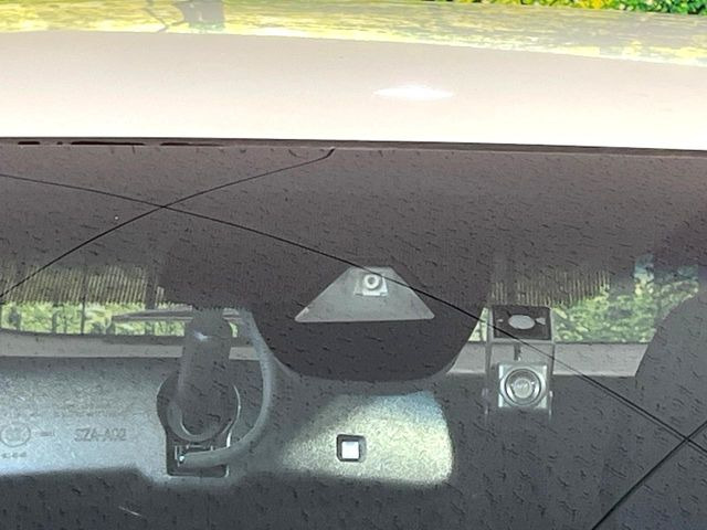 �z���_�Z���V���O�z���s���ɑO���̎ԗ�����F�����A�Փ˂������Ȏ��͌x��ƃu���[�L�ŏՓˉ���Ɣ�Q�y�����A�V�X�g�B�����S�Ƀh���C�u�����y���݂��������܂��B