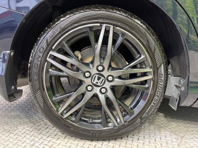 �y����18�C���`�A���~�z�C�[���z�O�ςɃ}�b�`���������A���~�z�C�[���𑕒����Ă���܂��B�e��ЊO�A���~�z�C�[����A�X�^�b�h���X�^�C�����戵�����Ă���܂��B���񂲑��k����������