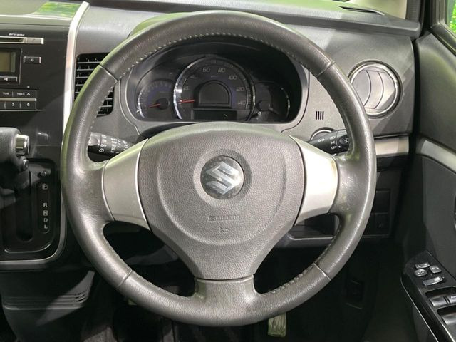 �y�����v�����X�e�A�����O�z�㎿�Ȋv���g�p���邱�ƂŁA��ɂ����������݂ƂĂ��^�]���₷���n���h���ł���