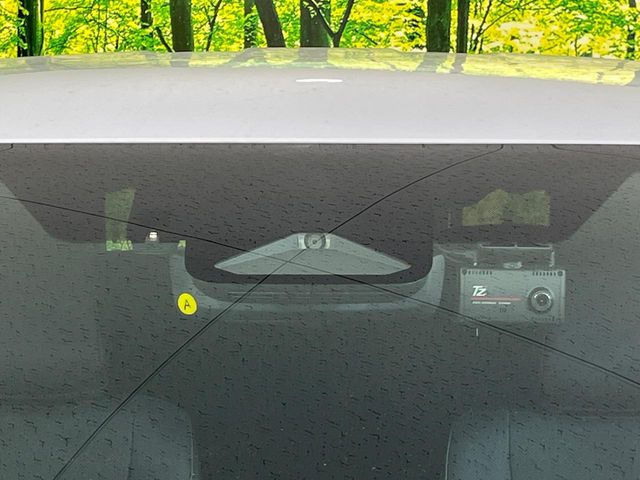 【トヨタセーフティセンス】走行中に前方の車両等を認識し、衝突しそうな時は警報とブレーキで衝突回避と被害軽減をアシスト。より安全にドライブをお楽しみいただけます。