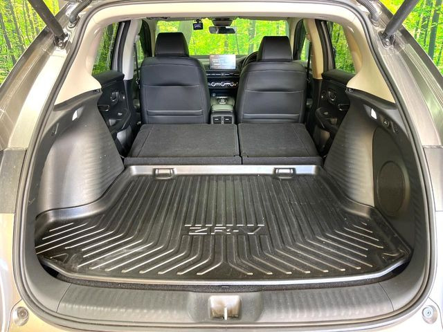 ���i�̂���������ʋ΁A���}���ɏ\���ȉ׎��X�y�[�X���m�ۂ��Ă���܂��B�Z�J���h�V�[�g��|���ƁA�傫�ȉו��̐ύڂ��\�ł���