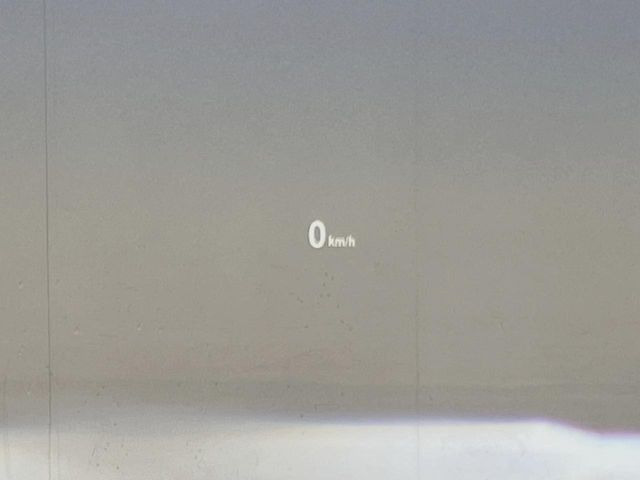 ���w�b�h�A�b�v�f�B�X�v���C:���݂̑��x�⑖�s�����f�W�^���\���ŉ^�]�ȑO���̃K���X�ɓ��e!�^�]���A���������炳���K�v�ȏ����m�F�ł���̂łƂ��Ă��֗��ň��S!