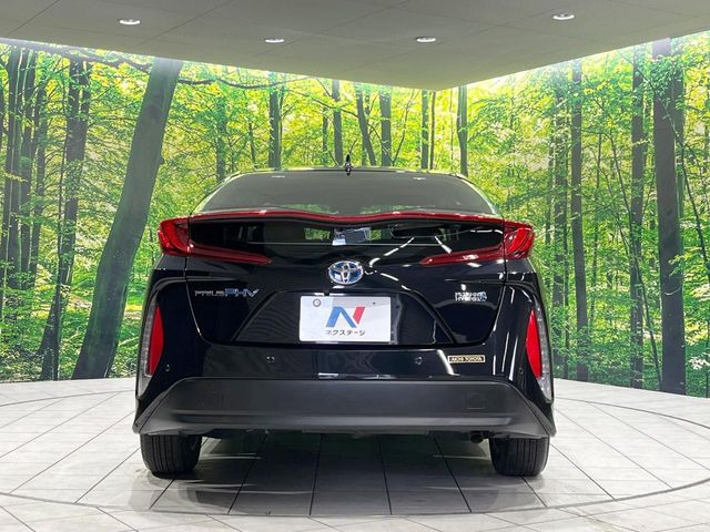 安心の最長10年・走行無制限保証(有償)をご用意。保証内容も充実はもちろん、無料点検&オイル交換や、年中無休の全国・24時間ロードサービスも付帯されておりますのでご安心下さい。