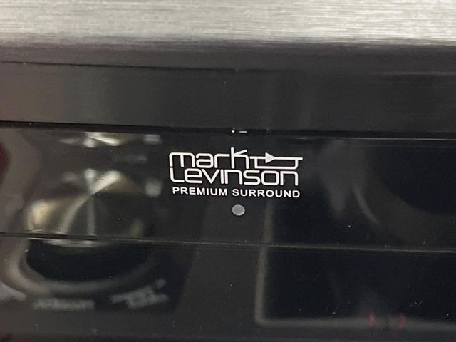 �y�}�[�N���r���\���T�E���h�V�X�e���z���[�J�[�I�v�V�����̍��i�ʃT�E���h�V�X�e���𓋍ځB��p�̃`���[�j���O���{���ꂽ�召�l�X�ȃX�s�[�J�[����ǎ��ȃT�E���h���t�ł��A�Տꊴ���ӂ�鉹����Ԃ����o���܂��B