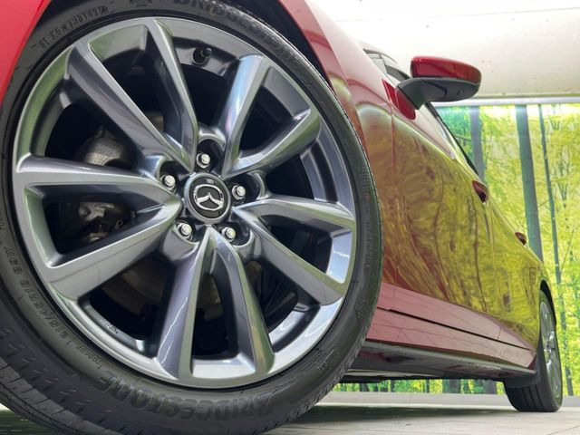 �y����18�C���`�A���~�z�C�[���z�O�ςɃ}�b�`���������A���~�z�C�[���𑕒����Ă���܂��B�e��ЊO�A���~�z�C�[����A�X�^�b�h���X�^�C�����戵�����Ă���܂��B���񂲑��k����������