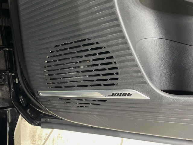 �yBOSE�T�E���h�V�X�e���z���[�J�[�I�v�V�����̍��i�ʃT�E���h�V�X�e���𓋍ځB��p�̃`���[�j���O���{���ꂽ�召�l�X�ȃX�s�[�J�[����ǎ��ȃT�E���h���t�ł��A�Տꊴ���ӂ�鉹����Ԃ����o���܂��B