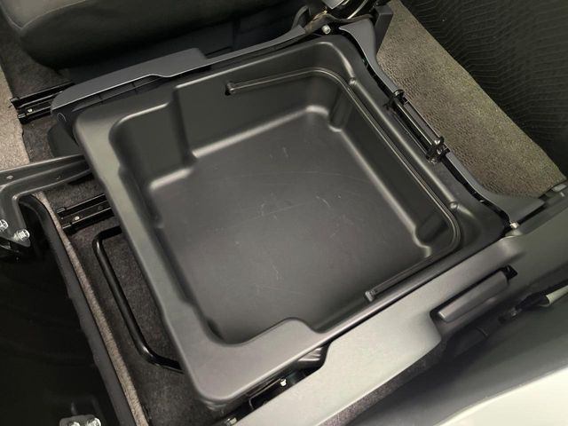 �y�V�[�g�A���_�[�{�b�N�X�z�V�[�g�̉��ɑ�e�ʂ̎��[�X�y�[�X��������Ă���A�C���ԃO�b�Y�ȂǁA�O���猩��ꂽ���Ȃ����̂�����������[�ł��ĕ֗�!