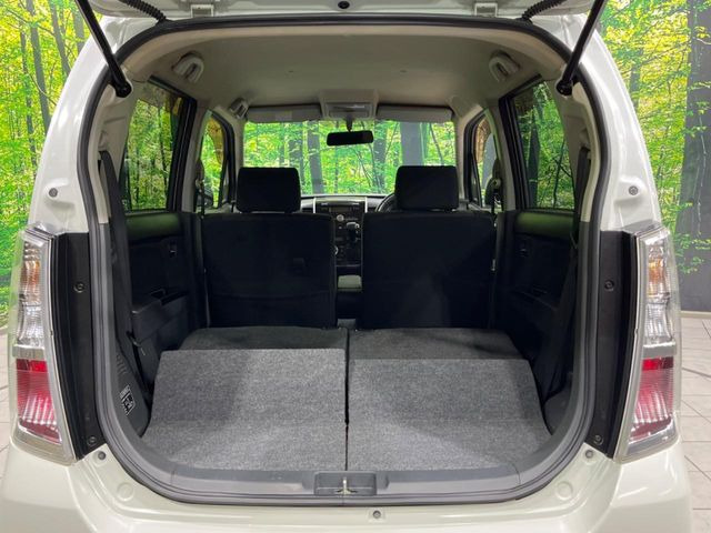 ���i�̂���������ʋ΁A���}���ɏ\���ȉ׎��X�y�[�X���m�ۂ��Ă���܂��B�Z�J���h�V�[�g��|���ƁA�傫�ȉו��̐ύڂ��\�ł���