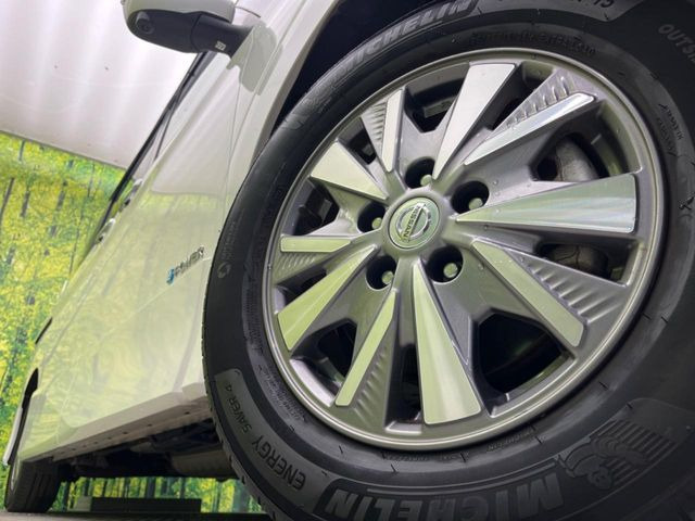 �y����15�C���`�A���~�z�C�[���z�O�ςɃ}�b�`���������A���~�z�C�[���𑕒����Ă���܂��B�e��ЊO�A���~�z�C�[����A�X�^�b�h���X�^�C�����戵�����Ă���܂��B���񂲑��k����������