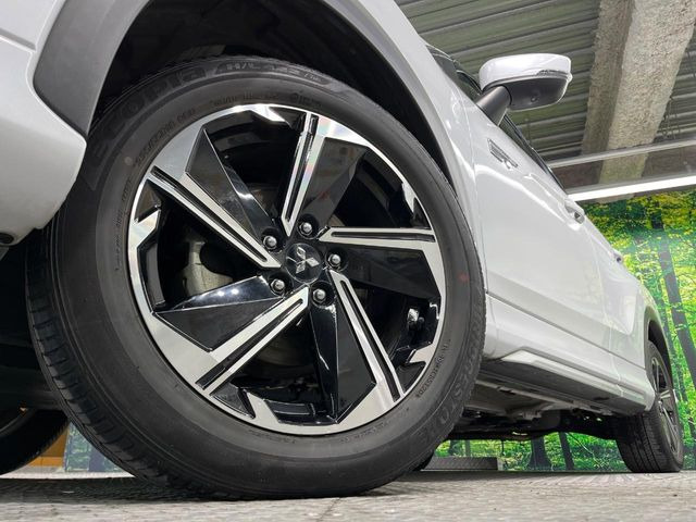 �y����18�C���`�A���~�z�C�[���z�O�ςɃ}�b�`���������A���~�z�C�[���𑕒����Ă���܂��B�e��ЊO�A���~�z�C�[����A�X�^�b�h���X�^�C�����戵�����Ă���܂��B���񂲑��k����������