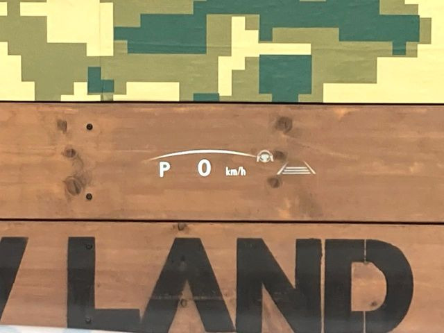 �y�w�b�h�A�b�v�f�B�X�v���C�z���݂̑��x�⑖�s�����f�W�^���\���ŉ^�]�ȑO���̃K���X�ɓ��e!�^�]���A�ڐ������炳���K�v�ȏ����m�F�ł���̂łƂ��Ă��֗��ň��S!