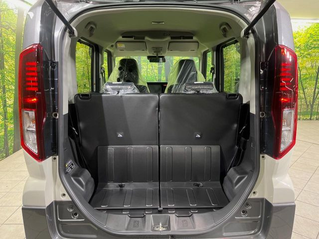 ���i�̂���������ʋ΁A���}���ɏ\���ȉ׎��X�y�[�X���m�ۂ��Ă���܂��B�Z�J���h�V�[�g��|���ƁA�傫�ȉו��̐ύڂ��\�ł���