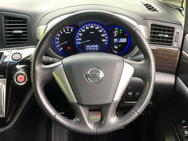 �y�����v�����X�e�A�����O�z�㎿�Ȋv���g�p���邱�ƂŁA��ɂ����������݂ƂĂ��^�]���₷���n���h���ł���