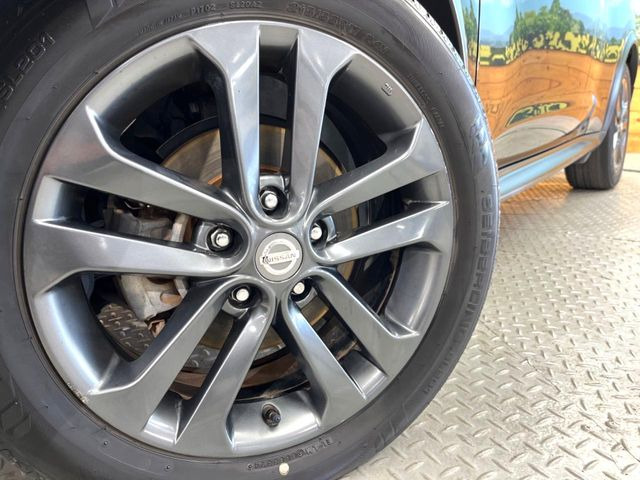 �y����17�C���`�A���~�z�C�[���z�O�ςɃ}�b�`���������A���~�z�C�[���𑕒����Ă���܂��B�e��ЊO�A���~�z�C�[����A�X�^�b�h���X�^�C�����戵�����Ă���܂��B���񂲑��k����������