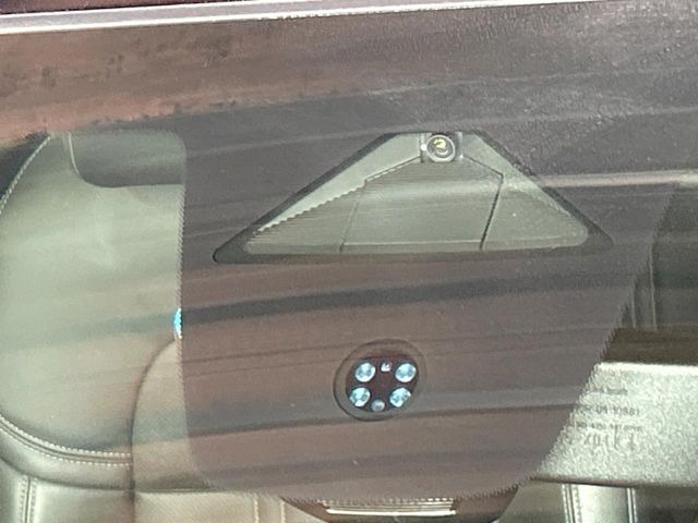 【ホンダセンシング】走行中に前方の車両等を認識し、衝突しそうな時は警報とブレーキで衝突回避と被害軽減をアシスト。より安全にドライブをお楽しみいただけます。