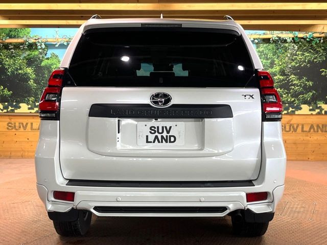 安心の最長10年・走行無制限保証(有償)をご用意。保証内容も充実はもちろん、無料点検&オイル交換や、年中無休の全国・24時間ロードサービスも付帯されておりますのでご安心下さい。