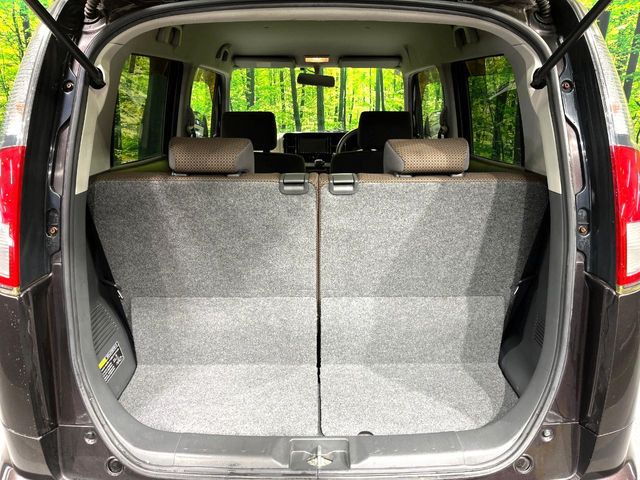 ���i�̂���������ʋ΁A���}���ɏ\���ȉ׎��X�y�[�X���m�ۂ��Ă���܂��B�Z�J���h�V�[�g��|���ƁA�傫�ȉו��̐ύڂ��\�ł���