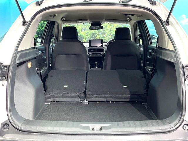 ���i�̂���������ʋ΁A���}���ɏ\���ȉ׎��X�y�[�X���m�ۂ��Ă���܂��B�Z�J���h�V�[�g��|���ƁA�傫�ȉו��̐ύڂ��\�ł���