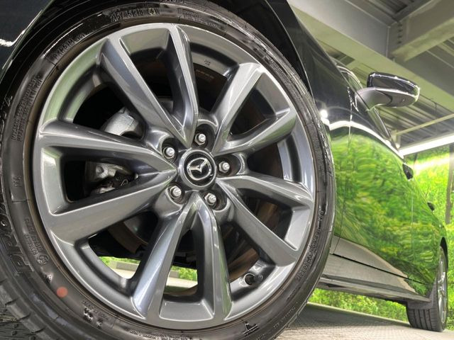 �y����18�C���`�A���~�z�C�[���z�O�ςɃ}�b�`���������A���~�z�C�[���𑕒����Ă���܂��B�e��ЊO�A���~�z�C�[����A�X�^�b�h���X�^�C�����戵�����Ă���܂��B���񂲑��k����������