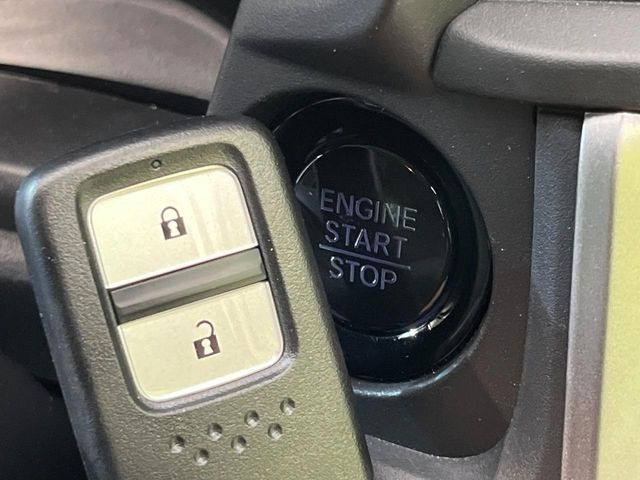 �yHonda�X�}�[�g�L�[�z�J�o����|�P�b�g�ɓ��ꂽ�܂܂ł��h�A�̎{���E�������\�ȃX�}�[�g�L�[�𑕔��B�G���W���̃I���E�I�t�����J�M�����o���K�v����������Ƃ��Ă��֗��ł���