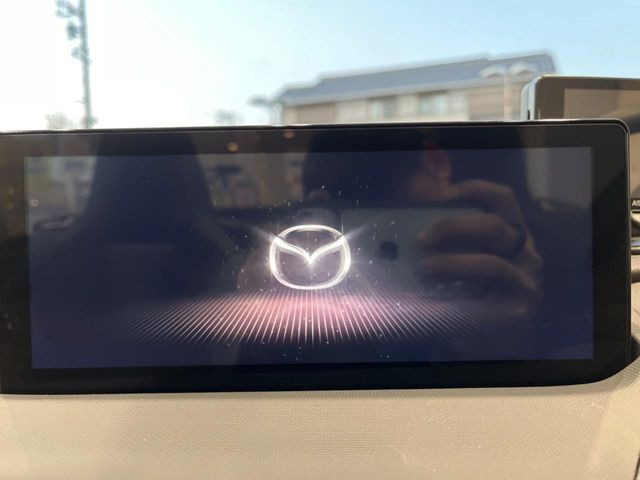 �y8.8�C���`�}�c�_�R�l�N�g�z�ԓ��̕��͋C�Ƀ}�b�`������^�̃f�B�X�v���C�B�X�}�z�ڑ��ł̃i�r�g�p��Bluetooth�Đ����A�l�X�ȋ@�\���y���߂܂��B�����I�ȃ_�C�������삪�\�ŁA�g��������ǍD�ł��B