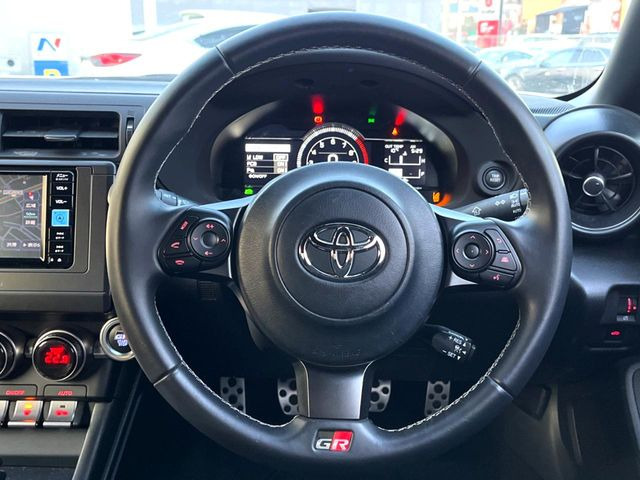 �y�����v�����X�e�A�����O�z�㎿�Ȋv���g�p���邱�ƂŁA��ɂ����������݂ƂĂ��^�]���₷���n���h���ł���