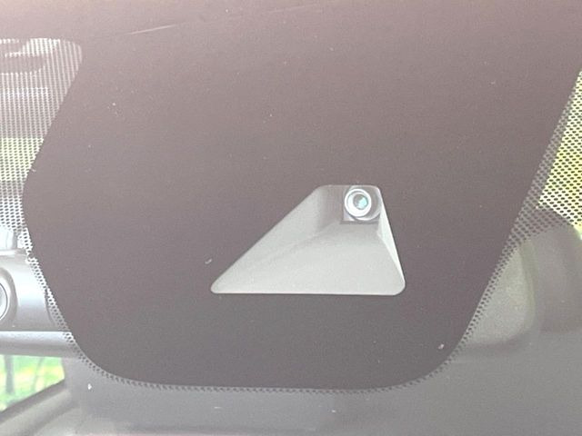 �y�C���e���W�F���g�G�}�[�W�F���V�[�u���[�L�z�t�����g�J�����őO���̎ԗ�����s�҂����m�B�Փ˂������Ȏ��͏Փ˔�Q�y���u���[�L���쓮�A�Փˉ�����T�|�[�g�B�����S�Ƀh���C�u�����y���݂��������܂��B