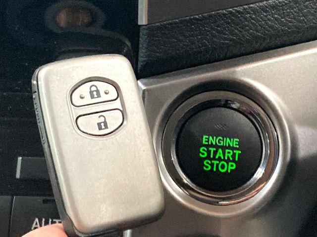 �y�X�}�[�g�L�[�z�J�o����|�P�b�g�ɓ��ꂽ�܂܂ł��h�A�̎{���E�������\�ȃX�}�[�g�L�[�𑕔��B�G���W���̃I���E�I�t�����J�M�����o���K�v����������Ƃ��Ă��֗��ł���