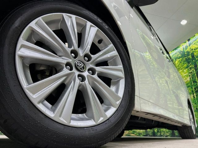 【純正○○インチアルミホイール】外観にマッチした純正アルミホイールを装着しております。各種社外アルミホイールや、スタッドレスタイヤも取扱いしております。是非ご相談ください♪