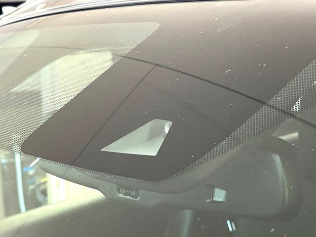 �y�G�}�[�W�F���V�[�u���[�L�z���s���ɑO���̎ԗ�����F�����A�Փ˂������Ȏ��͌x��ƃu���[�L�ŏՓˉ���Ɣ�Q�y�����A�V�X�g�B�����S�Ƀh���C�u�����y���݂��������܂��B