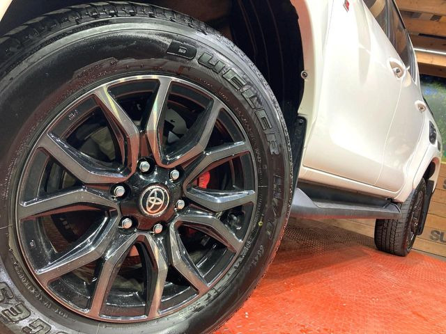 �y�����A���~�z�C�[���z�O�ςɃ}�b�`���������A���~�z�C�[���𑕒����Ă���܂��B�e��ЊO�A���~�z�C�[����A�X�^�b�h���X�^�C�����戵�����Ă���܂��B���񂲑��k����������