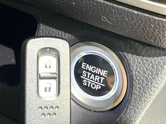 �yHonda�X�}�[�g�L�[�z�J�o����|�P�b�g�ɓ��ꂽ�܂܂ł��h�A�̎{���E�������\�ȃX�}�[�g�L�[�𑕔��B�G���W���̃I���E�I�t�����J�M�����o���K�v����������Ƃ��Ă��֗��ł���