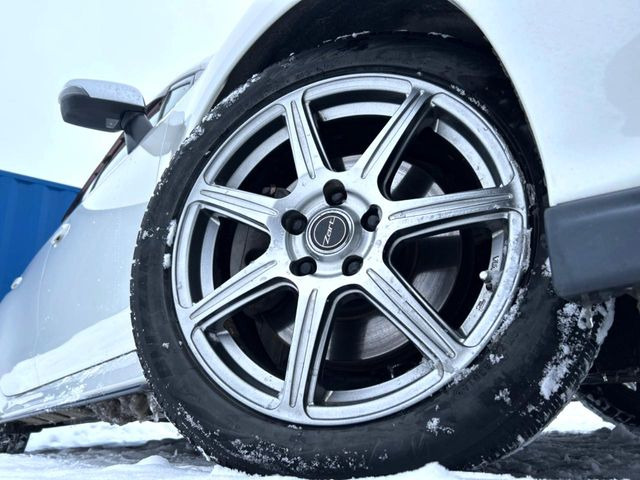 �y17�C���`�A���~�z�C�[���z�O�ςɃ}�b�`�����A���~�z�C�[���𑕒����Ă���܂��B�e��A���~�z�C�[����A�X�^�b�h���X�^�C�����戵�����Ă���܂��B���񂲑��k����������