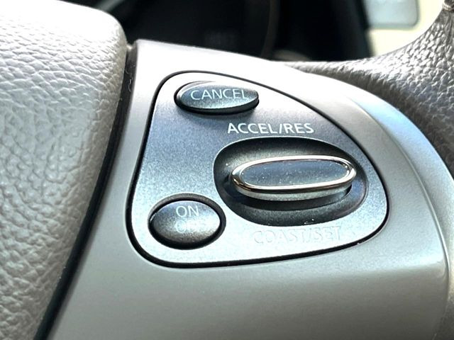 �y�N���[�Y�R���g���[���z�������H�����N���N���s�B�A�N�Z���𗣂��Ă���葬�x�ő��s���ł��A�������^�]���̕��S���y��!�����E�������ȒP�ȃX�C�b�`����Œ����ł��܂��B