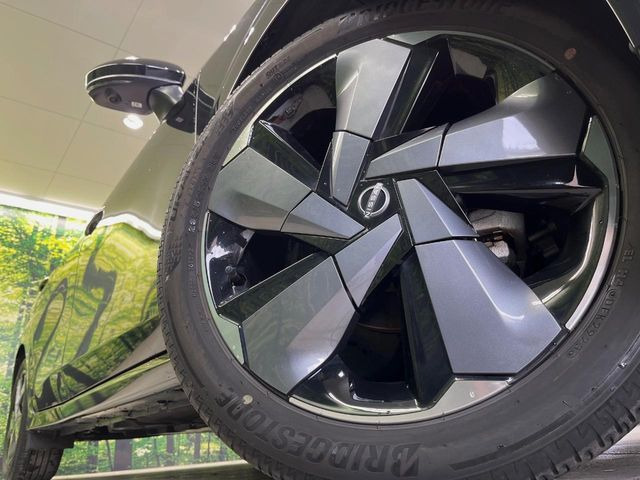 �y����17�C���`�A���~�z�C�[���z�O�ςɃ}�b�`���������A���~�z�C�[���𑕒����Ă���܂��B�e��ЊO�A���~�z�C�[����A�X�^�b�h���X�^�C�����戵�����Ă���܂��B���񂲑��k����������