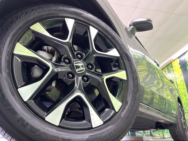 �y����18�C���`�A���~�z�C�[���z�O�ςɃ}�b�`���������A���~�z�C�[���𑕒����Ă���܂��B�e��ЊO�A���~�z�C�[����A�X�^�b�h���X�^�C�����戵�����Ă���܂��B���񂲑��k����������