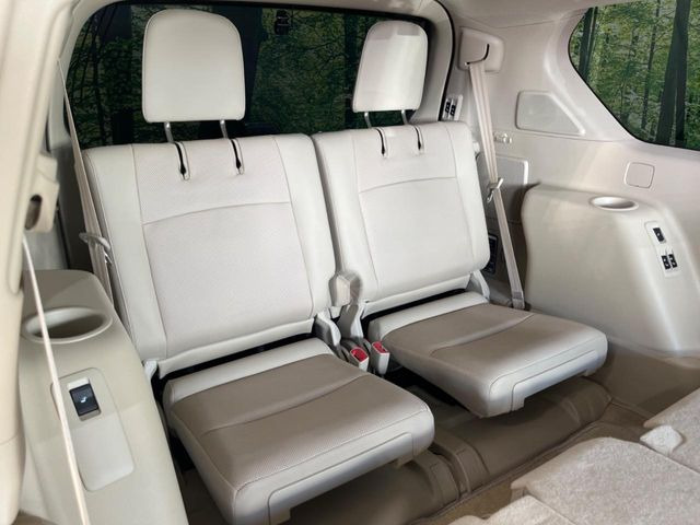 3列目シートはもちろん状態良好☆大人でもゆったりと座って頂けますので、大人数でのお出かけもラクラクです♪ご家族で、気の知れた仲間で、ドライブに行くのが楽しみですね♪