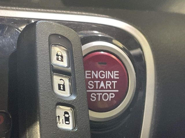 �yHonda�X�}�[�g�L�[�z�J�o����|�P�b�g�ɓ��ꂽ�܂܂ł��h�A�̎{���E�������\�ȃX�}�[�g�L�[�𑕔��B�G���W���̃I���E�I�t�����J�M�����o���K�v����������Ƃ��Ă��֗��ł���