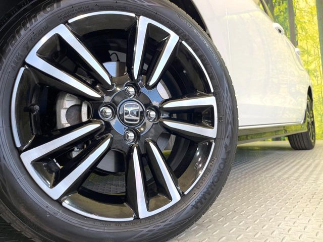 �y����16�C���`�A���~�z�C�[���z�O�ςɃ}�b�`���������A���~�z�C�[���𑕒����Ă���܂��B�e��ЊO�A���~�z�C�[����A�X�^�b�h���X�^�C�����戵�����Ă���܂��B���񂲑��k����������