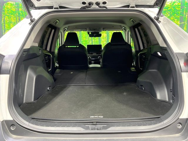 【ハンズフリーパワーバックドア】リアバンパー下部に足先を出し入れするだけでバックドアが自動で開閉♪両手が荷物でふさがっている時でもラクラク開閉操作が行えます!