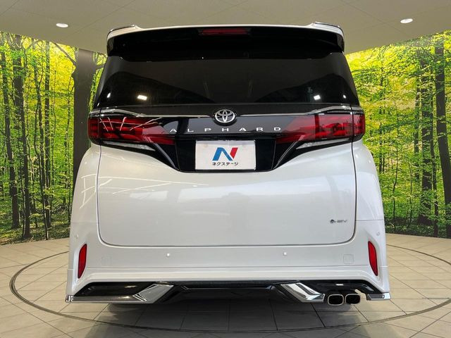 安心の最長10年・走行無制限保証(有償)をご用意。保証内容も充実はもちろん、無料点検&オイル交換や、年中無休の全国・24時間ロードサービスも付帯されておりますのでご安心下さい。