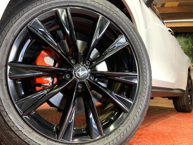 �y�����I�v�V����20�C���`�A���~�z�C�[���z�O�ςɃ}�b�`���������A���~�z�C�[���𑕒����Ă���܂��B�e��ЊO�A���~�z�C�[����A�X�^�b�h���X�^�C�����戵�����Ă���܂��B���񂲑��k����������