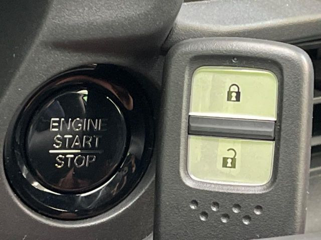 �yHonda�X�}�[�g�L�[�z�J�o����|�P�b�g�ɓ��ꂽ�܂܂ł��h�A�̎{���E�������\�ȃX�}�[�g�L�[�𑕔��B�G���W���̃I���E�I�t�����J�M�����o���K�v����������Ƃ��Ă��֗��ł���