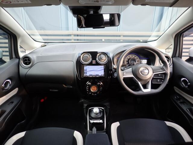 �C���p�l�摜�ɂȂ�܂��B�ԓ��͐��Ǝ҂ɂĎ����N���[�j���O�{�H�ς݂Ȃ̂ŁA��ϐ����ł��B