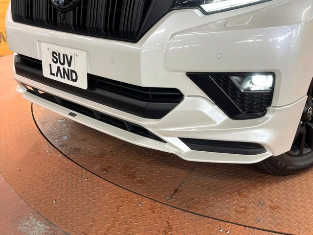 【TRDエアロ】人気のTRDエアロを装備!クルマの外観がよりスタイリッシュになり、街中で存在感あふれる1台に♪将来買い替える時にもリセールに影響しやすく、価値ある人気の装備です!