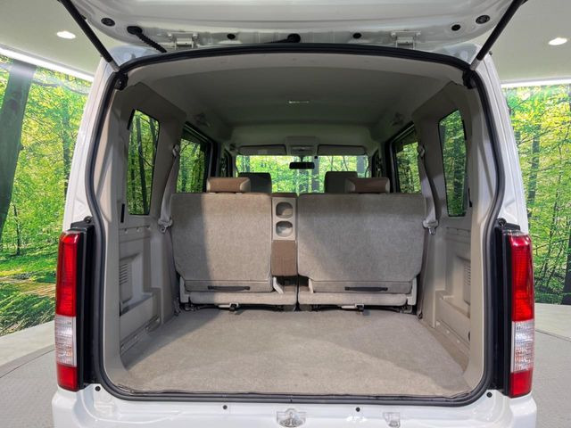 ���i�̂���������ʋ΁A���}���ɏ\���ȉ׎��X�y�[�X���m�ۂ��Ă���܂��B�Z�J���h�V�[�g��|���ƁA�傫�ȉו��̐ύڂ��\�ł���