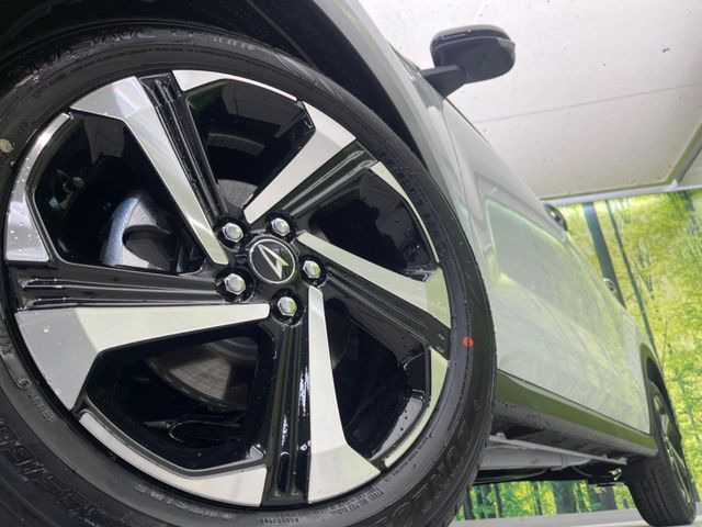 �y����17�C���`�A���~�z�C�[���z�O�ςɃ}�b�`���������A���~�z�C�[���𑕒����Ă���܂��B�e��ЊO�A���~�z�C�[����A�X�^�b�h���X�^�C�����戵�����Ă���܂��B���񂲑��k����������