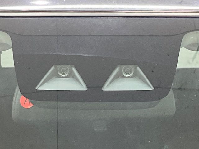 【トヨタセーフティセンス】走行中に前方の車両等を認識し、衝突しそうな時は警報とブレーキで衝突回避と被害軽減をアシスト。より安全にドライブをお楽しみいただけます。