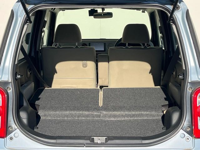 ���i�̂���������ʋ΁A���}���ɏ\���ȉ׎��X�y�[�X���m�ۂ��Ă���܂��B�Z�J���h�V�[�g��|���ƁA�傫�ȉו��̐ύڂ��\�ł���